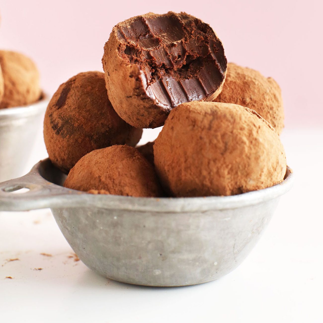 2--Vegan-Truffles-Dark-chocolate-light-coconut-milk-SO-delicious-vegan-glutenfree-chocolate-truffle-dessert-recipe