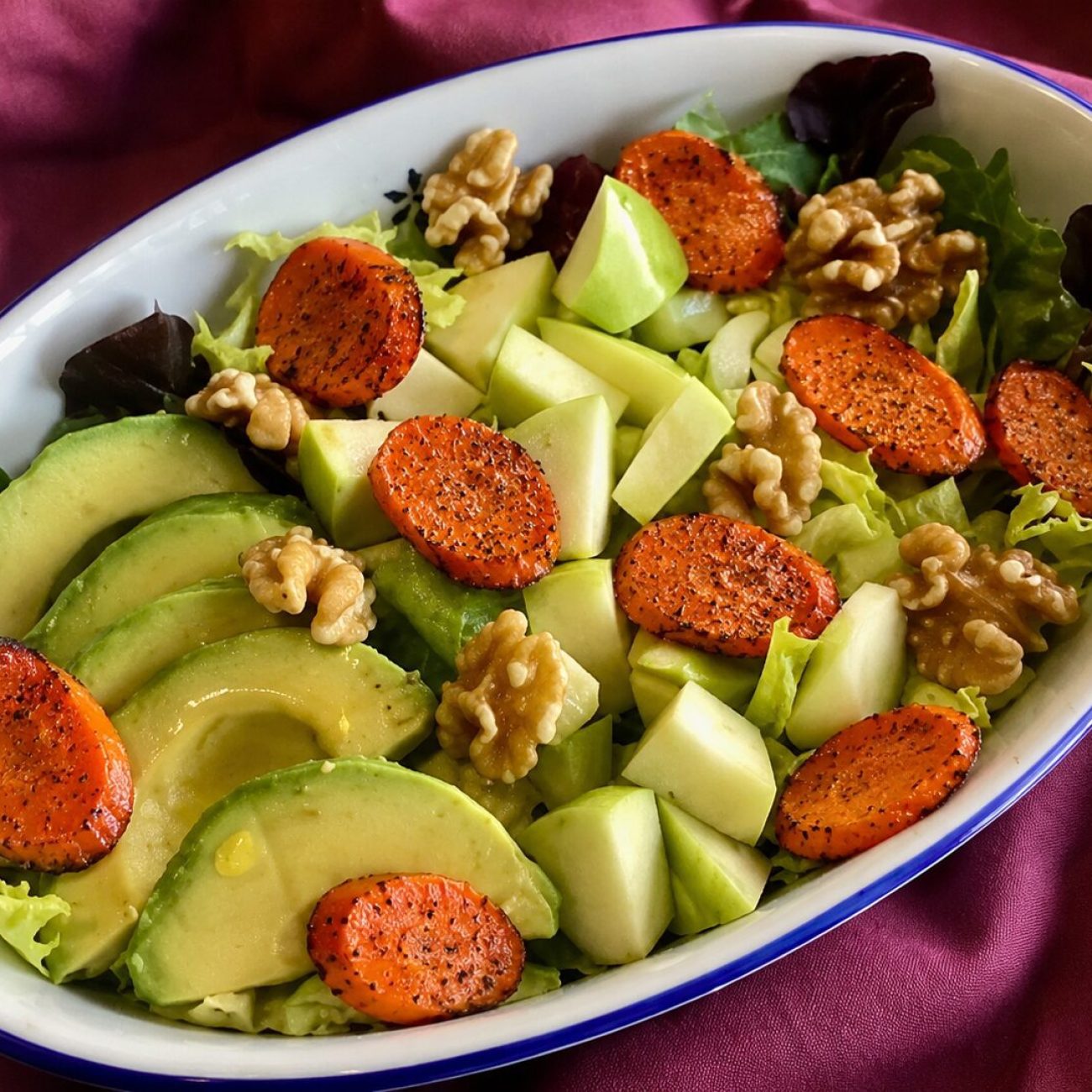 Ensalada-aguacate-manzana-nueces-zanahoria