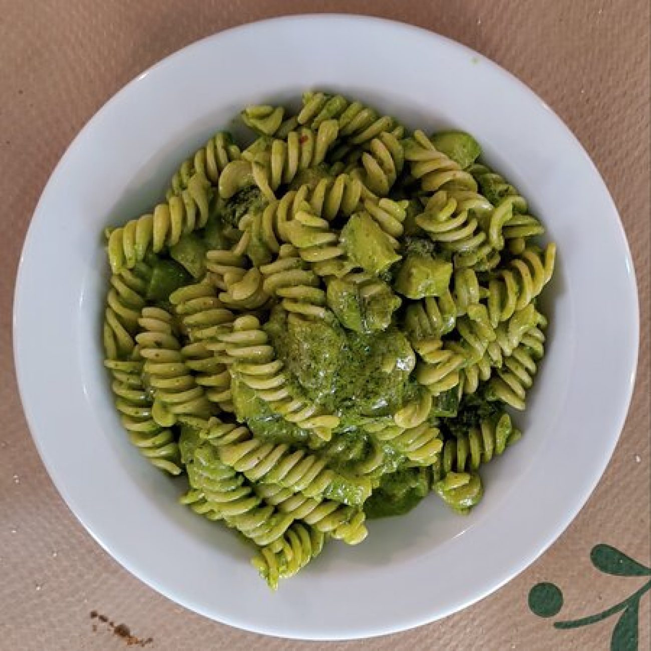Pasta-verde-salsa -Tailandés-espinacas-leche-coco-jengibre-lima