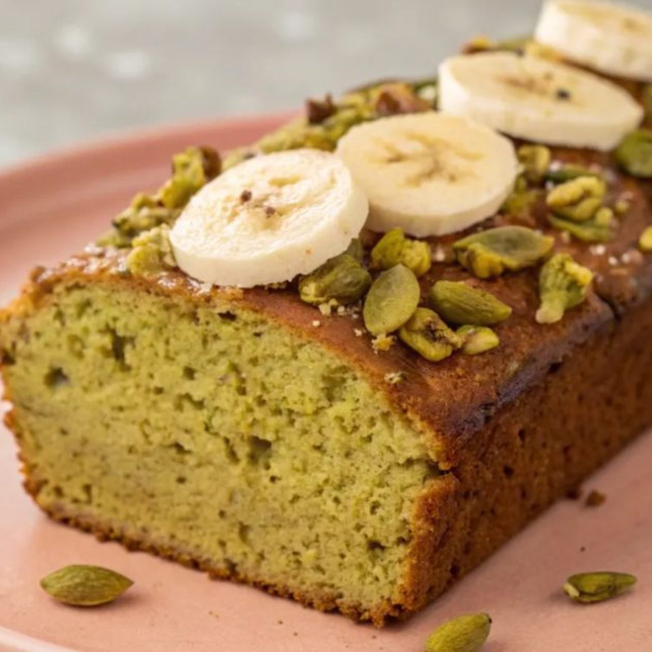 Pistacho-banana-bread