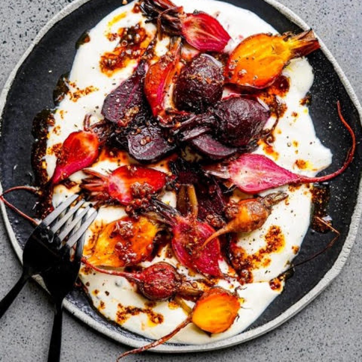 Remolachas-zanahorias-asadas-hummus-alubias-blancas